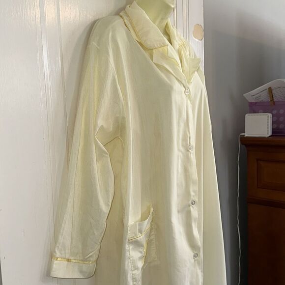 Vintage Bel-Aire Stylecraft Lingerie light yellow pajama top & robe - Picture 5 of 11